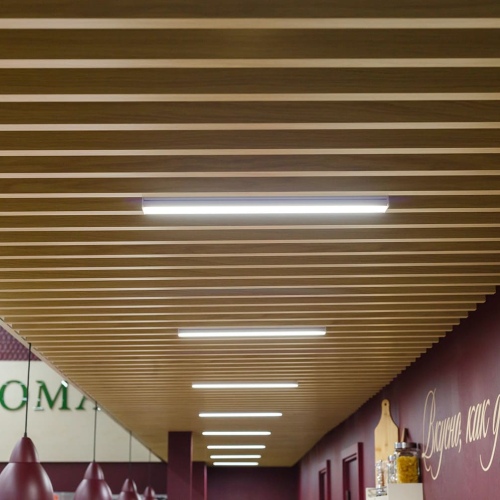 Wallhof Rail System™ с декором под дерево