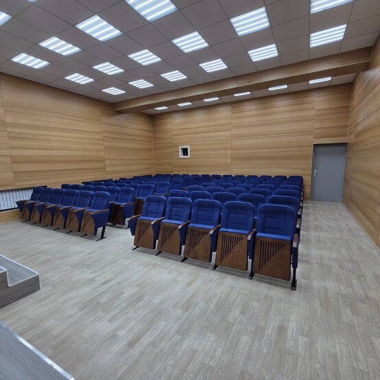 Актовый зал школы