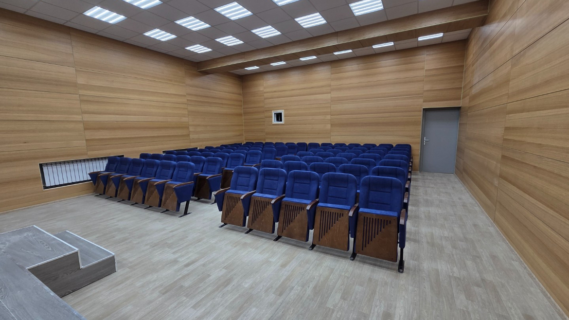 Актовый зал школы_0